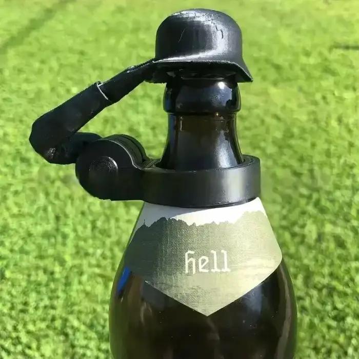 Soldat salut bouteille de bière casque artisanat bouchons de bouteille de bière quelques répétitions