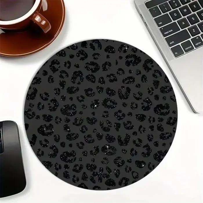 Le joli tapis de souris imprimé léopard noir avec une base ronde antidérapante en caoutchouc convien