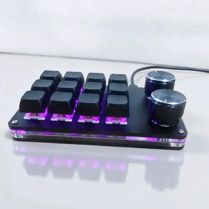 Clavier numérique à 12 touches, touches macro programmables, touches de raccourci, mot de passe à un