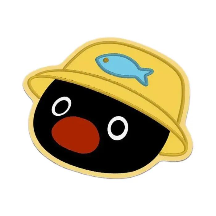 Tapis de souris mignon en forme de pingouin irrégulier avec chapeau de pêcheur, base en caoutchouc a
