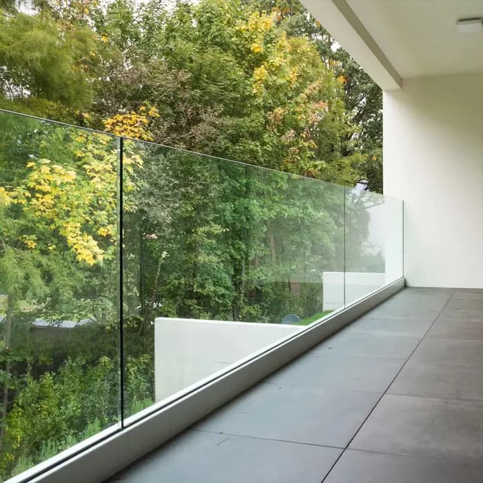 Balustrade moderne sans cadre, rampe de balcon en aluminium, canal en U, garde-corps en verre, conce