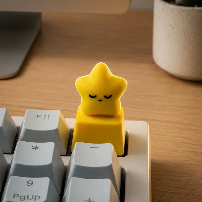 Clavier mécanique personnalisé avec touches étoiles jaunes
