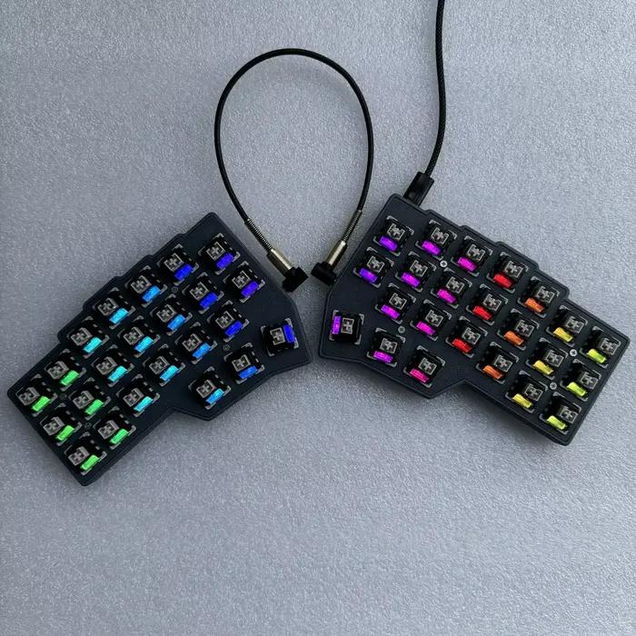 Corne V4 Kit de clavier divisé Support personnalisé flacon filaire rvb échange à chaud claviers mécaniques de jeu ergonomiques pour gaucher et droitier
