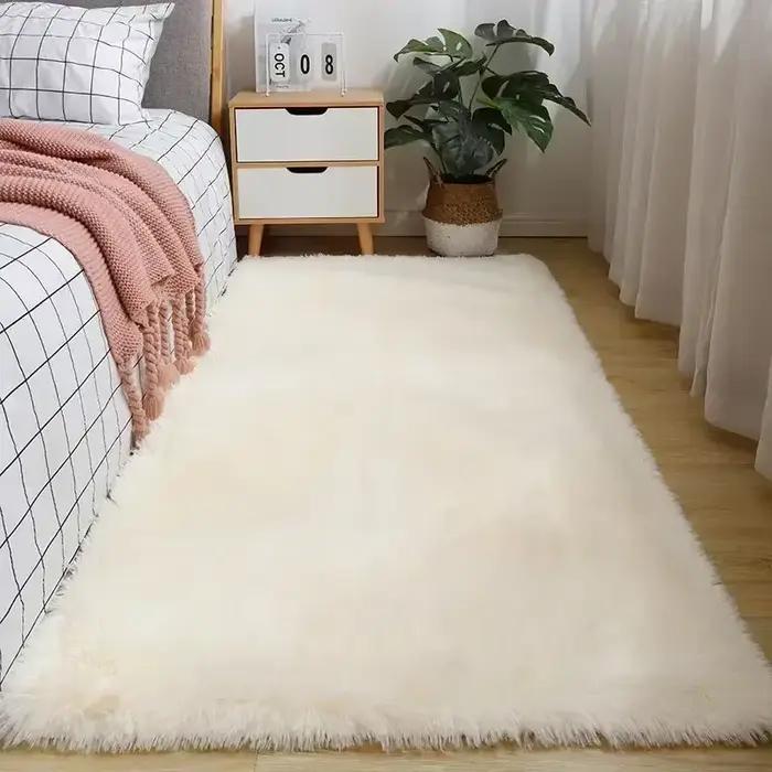 Tapis moelleux en peau de mouton blanc crème