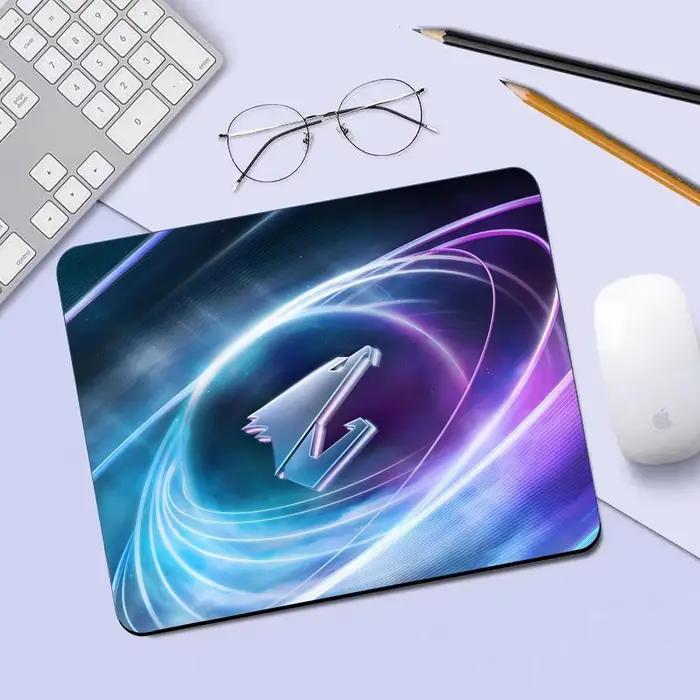 Beau tapis de souris GIGABYTE AORUS