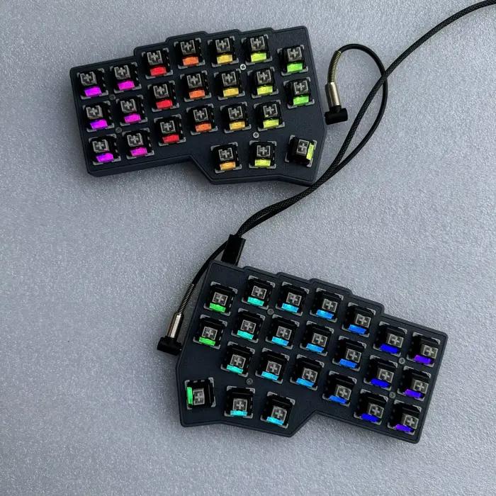 Corne V4 Kit de clavier divisé Support personnalisé flacon filaire rvb échange à chaud claviers mécaniques de jeu ergonomiques pour gaucher et droitier