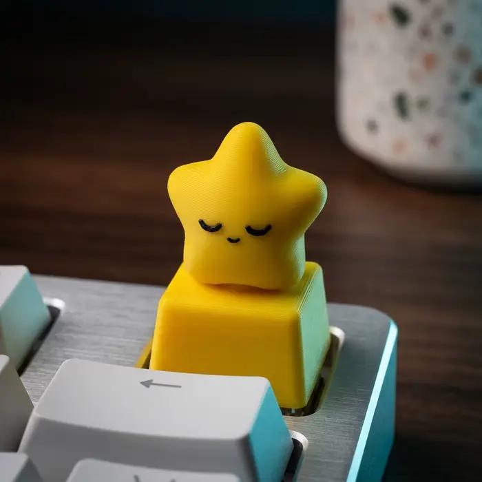 Clavier mécanique personnalisé avec touches étoiles jaunes