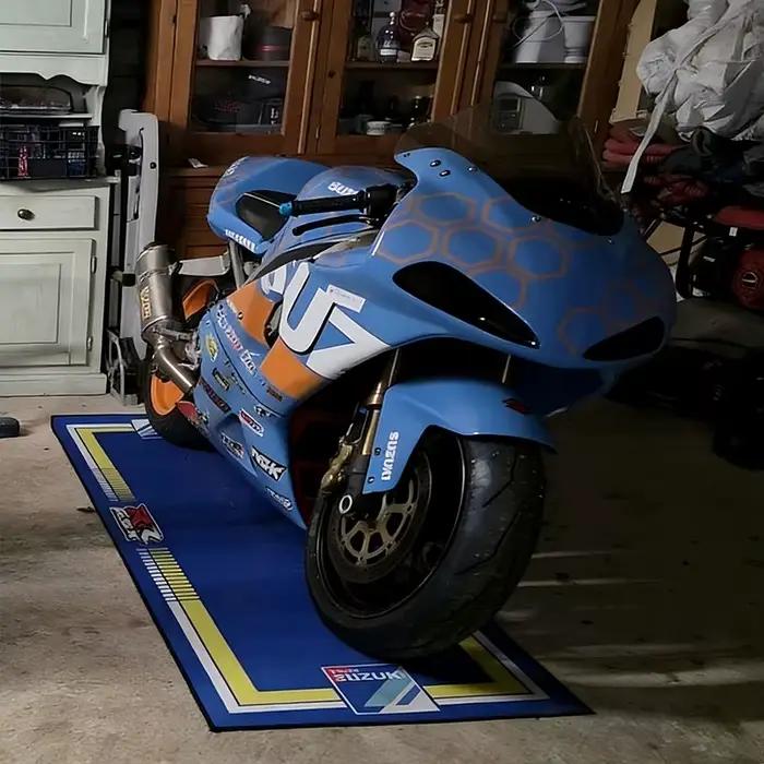 Tapis de sol de travail pour moto Suzuki, tapis de garage, tapis de moto de course, tapis pour véhicule électrique, paillasson d'entrée, tapis de décoration de chambre