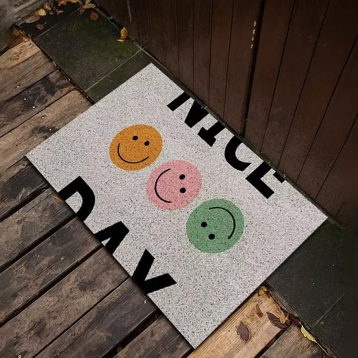 Tapis avec symbole abstrait