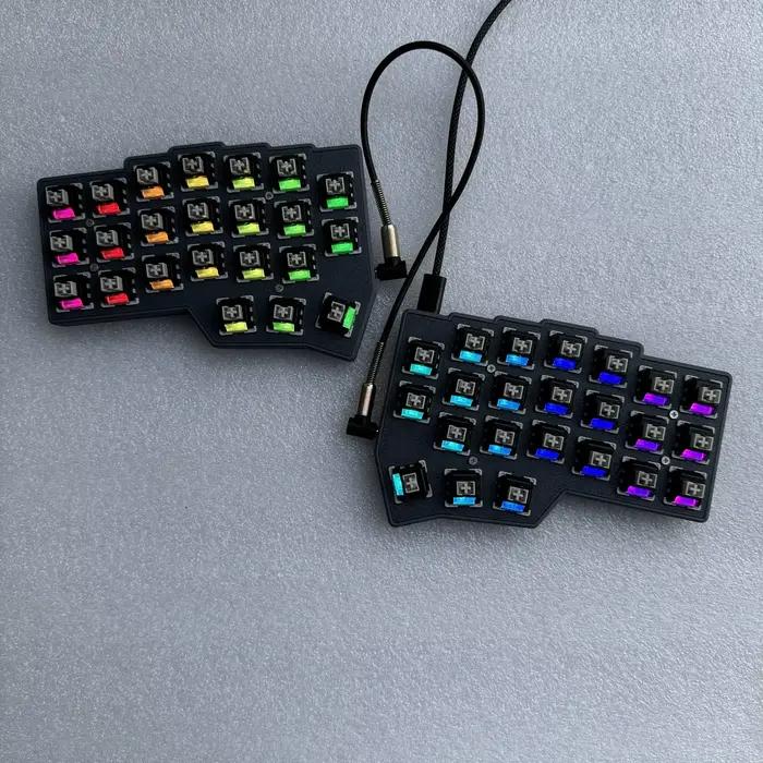 Corne V4 Kit de clavier divisé Support personnalisé flacon filaire rvb échange à chaud claviers mécaniques de jeu ergonomiques pour gaucher et droitier