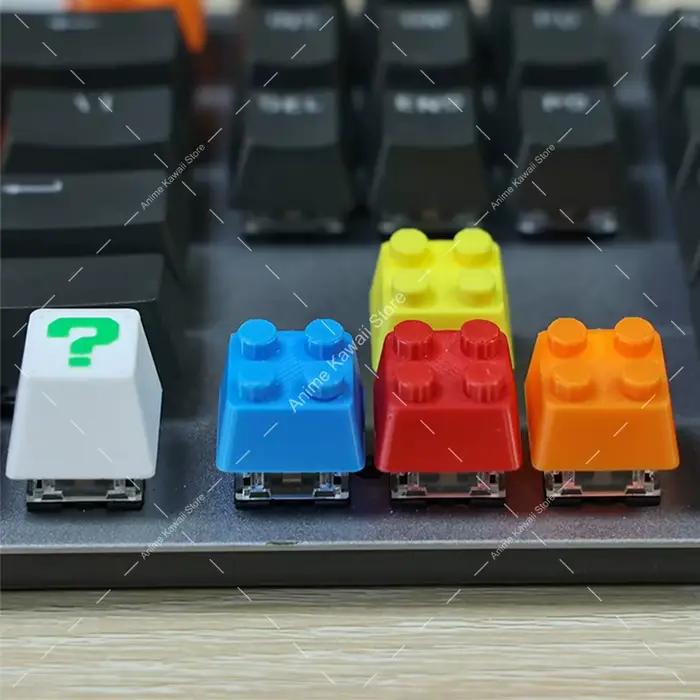 Clavier mécanique à axe croisé imprimé en 3D avec touches personnalisées en forme de point d'interrogation et de fromage