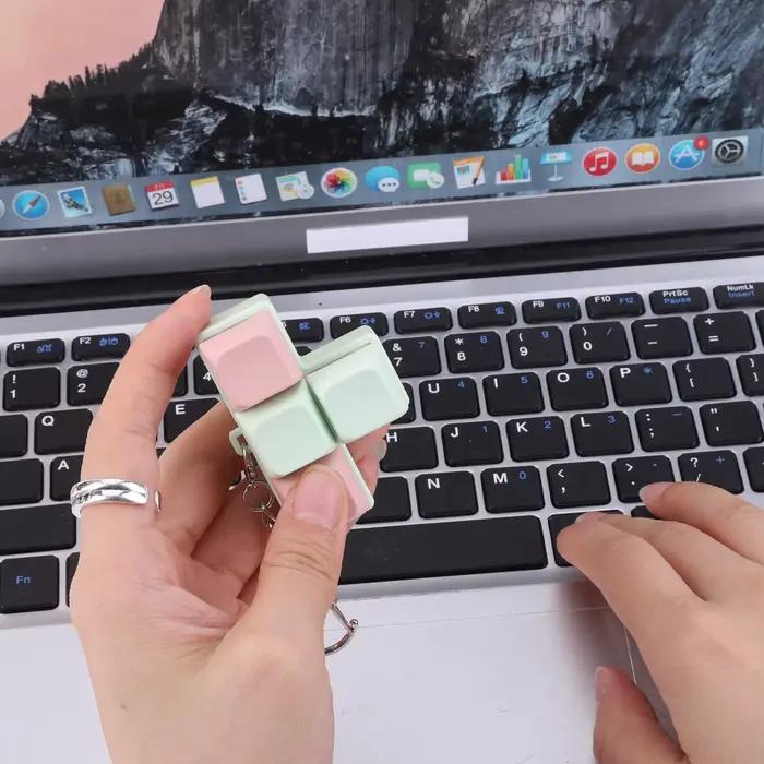 Clavier à doigts anti-stress 4 touches DIY, boutons de clavier DIY, porte-clés apaisant pour enfants et adultes, clavier à faire soi-même, testeur d'axe de clavier mécanique, touches, bouton de clavier fidget pour usage quotidien et occasions spéciales