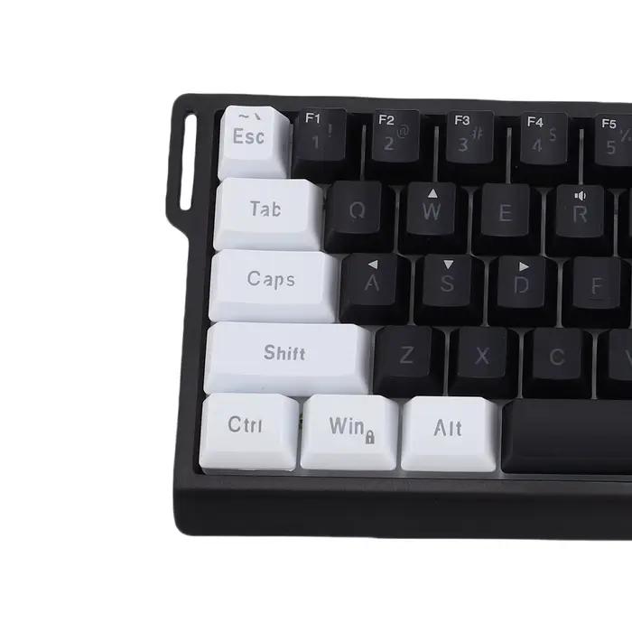 Clavier filaire 60 pour cent 61 touches RVB rétro-éclairé sensation mécanique clavier d'ordinateur portable pour les travaux de jeu et les occasions spéciales gaming