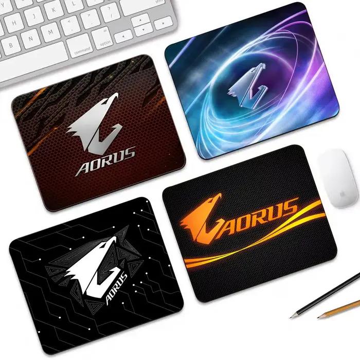 Beau tapis de souris GIGABYTE AORUS