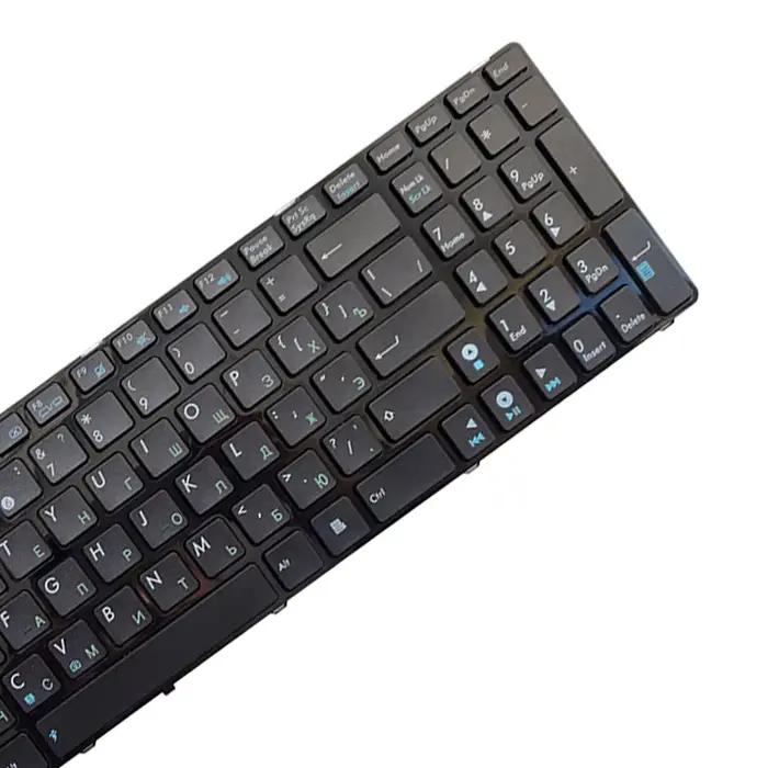 Clavier russe avec bordure noire