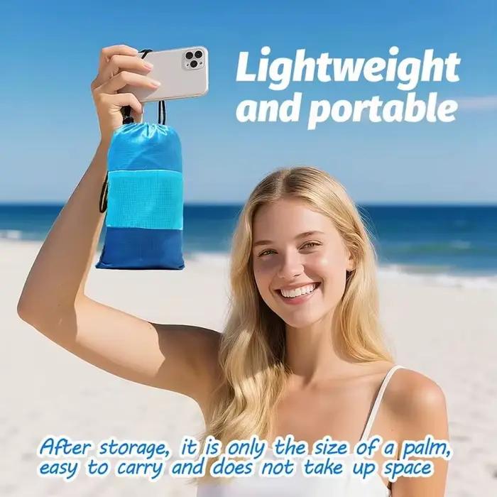 Tapis de plage pliable portable, couverture de pique-nique en polyester imperméable, tapis de sol anti-sable pour le camping en plein air avec poche de rangement pour les voyages