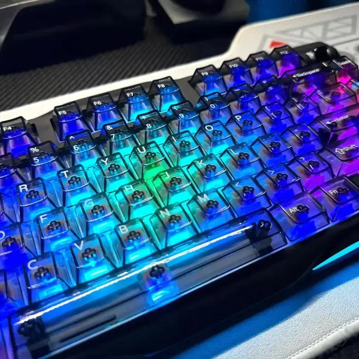 Nouvelles touches transparentes Cherry à axe croisé