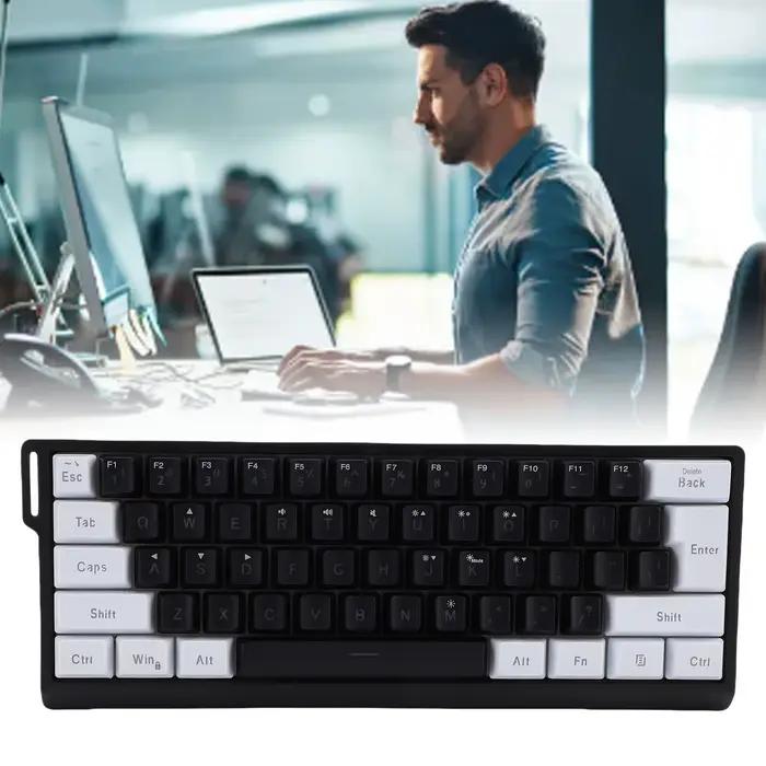 Clavier filaire 60 pour cent 61 touches RVB rétro-éclairé sensation mécanique clavier d'ordinateur portable pour les travaux de jeu et les occasions spéciales gaming
