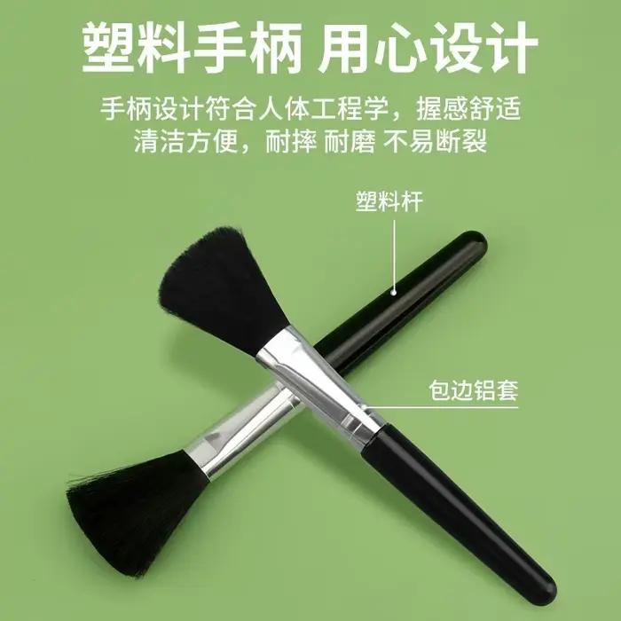 Brosse de nettoyage pour ordinateur portable