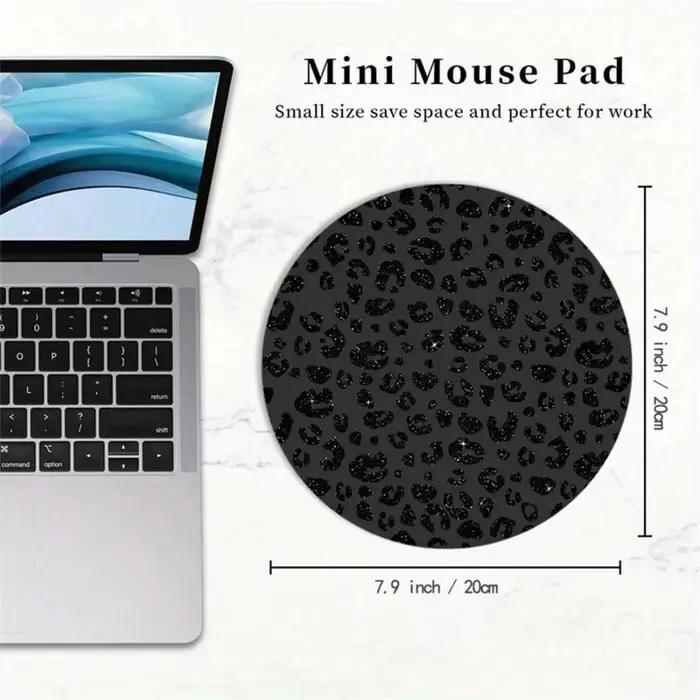 Le joli tapis de souris imprimé léopard noir avec une base ronde antidérapante en caoutchouc convient aux joueurs et à un usage domestique et est lavable