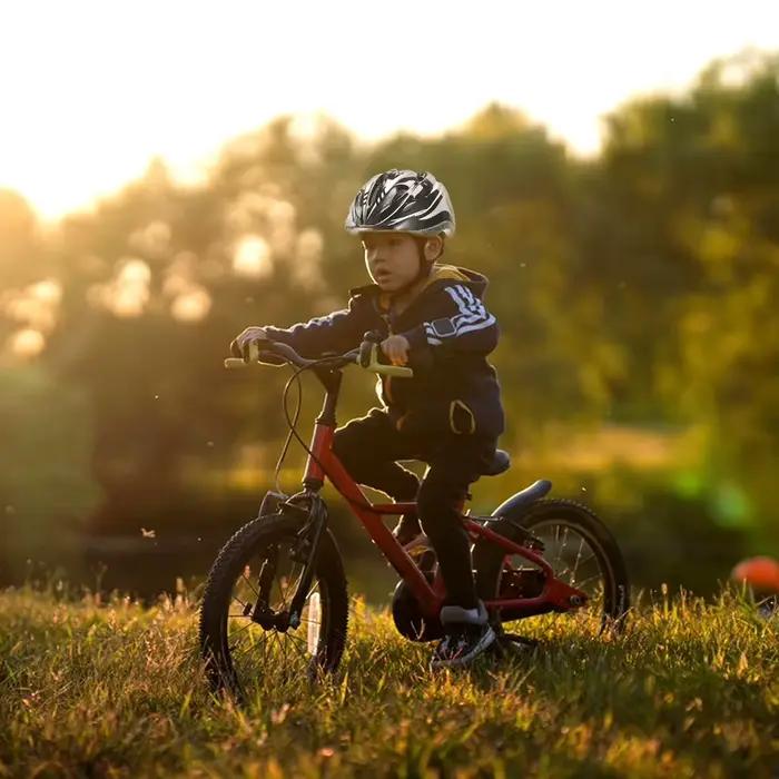 Casque de vélo pour enfant, respirant et sûr, protection de la tête pour le cyclisme, le patinage et les sports de plein air