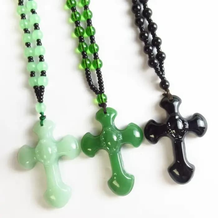 Pendentif Croix Chrétienne Perlé