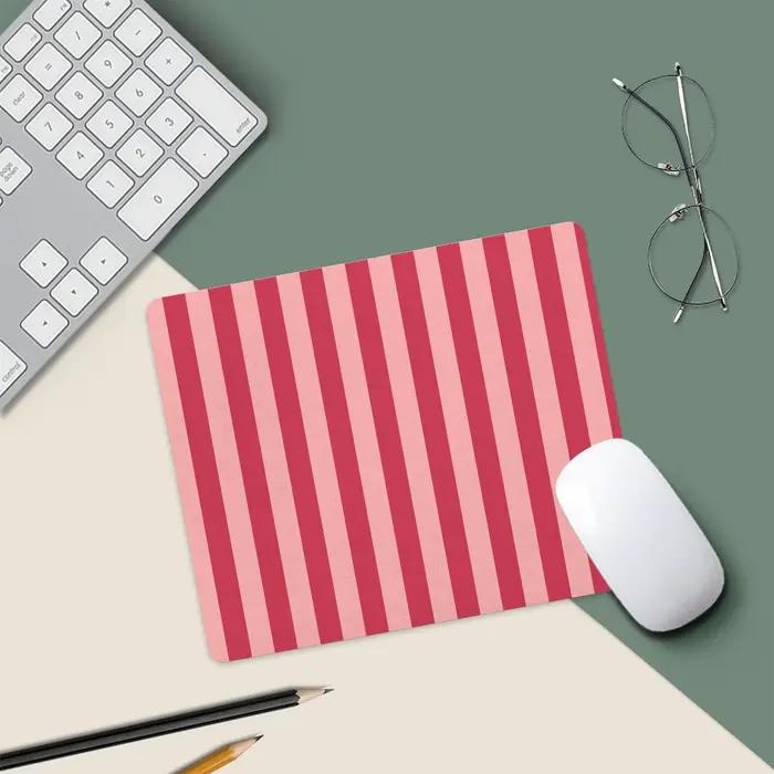 Tapis de clavier moderne à rayures verticales rouge framboise pour la maison et le bureau