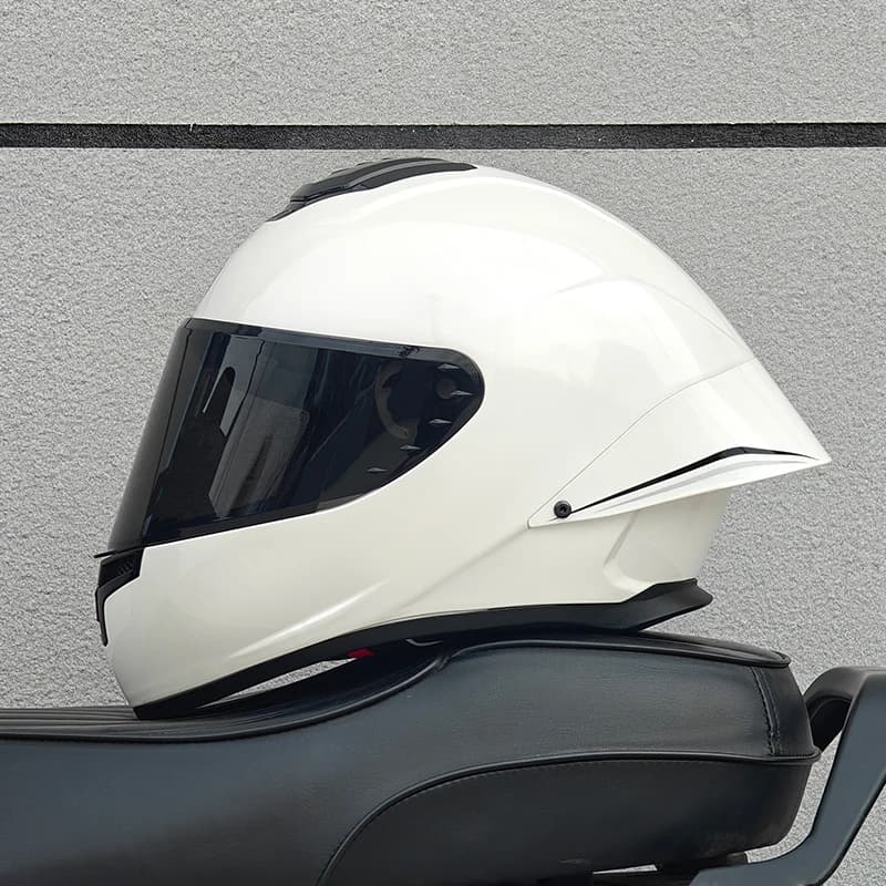 Casque de moto modulaire blanc à visière relevable, casque intégral avec grande aile arrière, homolo