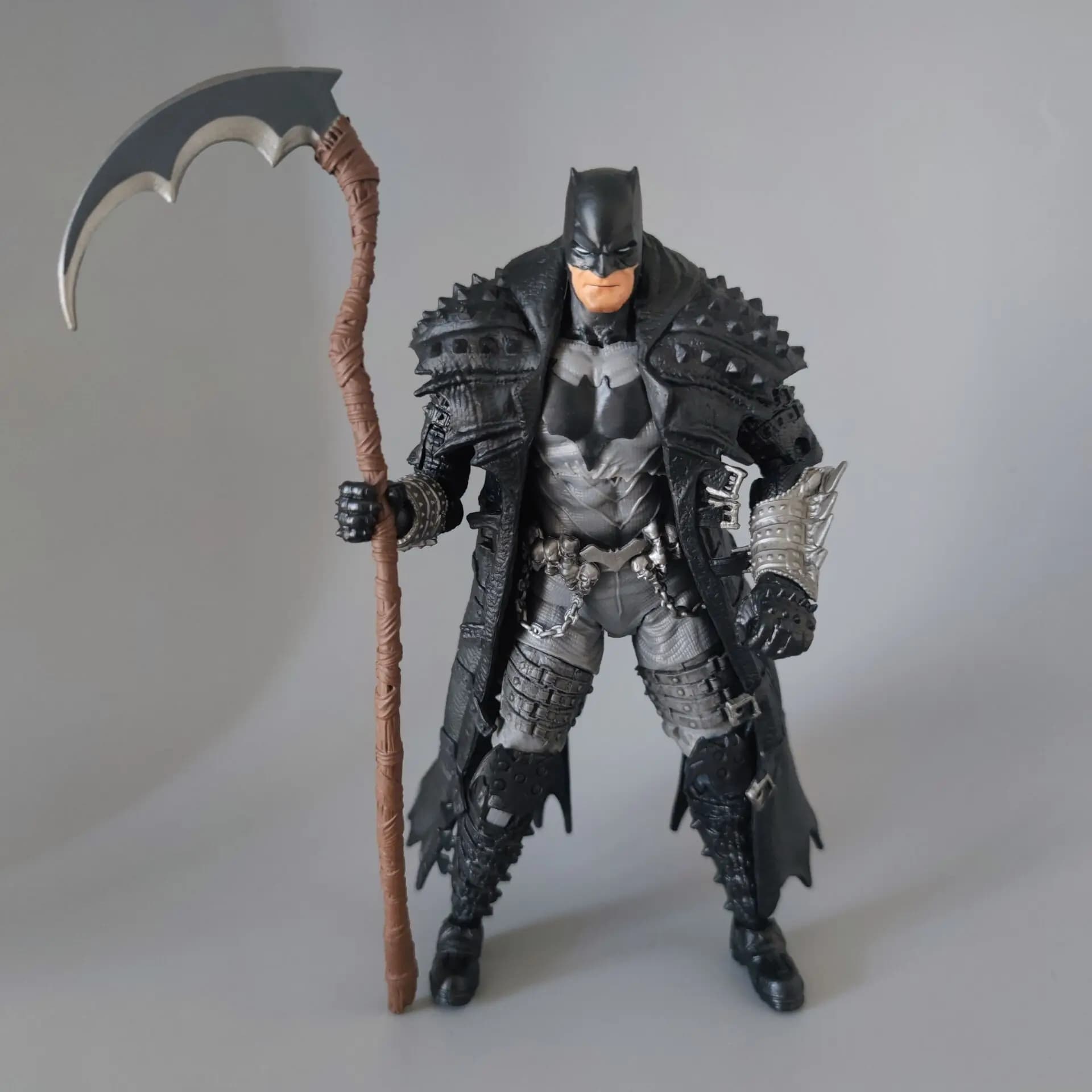 Multiverse Death Metal Bat-Hero No Stand Base 7" Figurine d'action ample