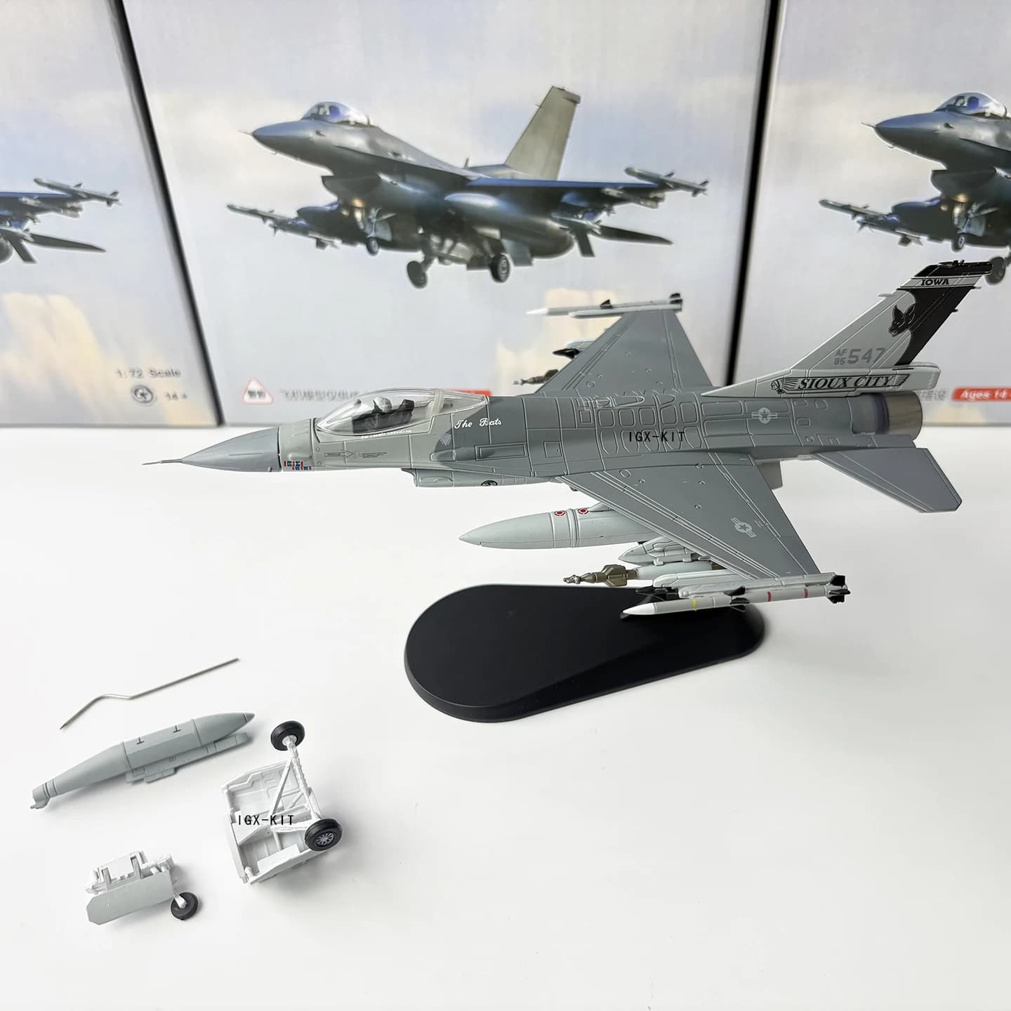 Modèle de chasseur F-16C de l'US Air Force à l'échelle 1/72, escadron Black Bat, modèle d'avion mili