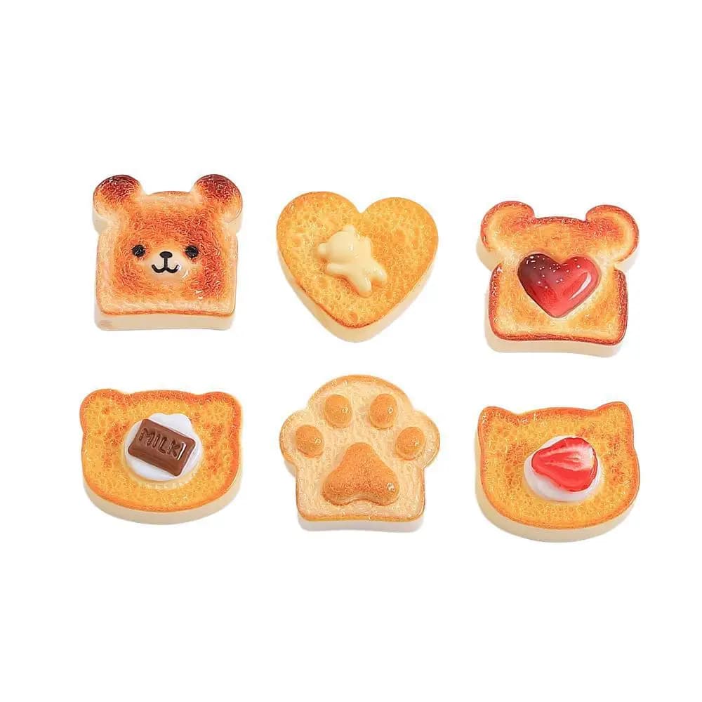 6 Breloques en résine à dos plat, motifs variés : ours de dessin animé, chocolat, toast, amour, conf