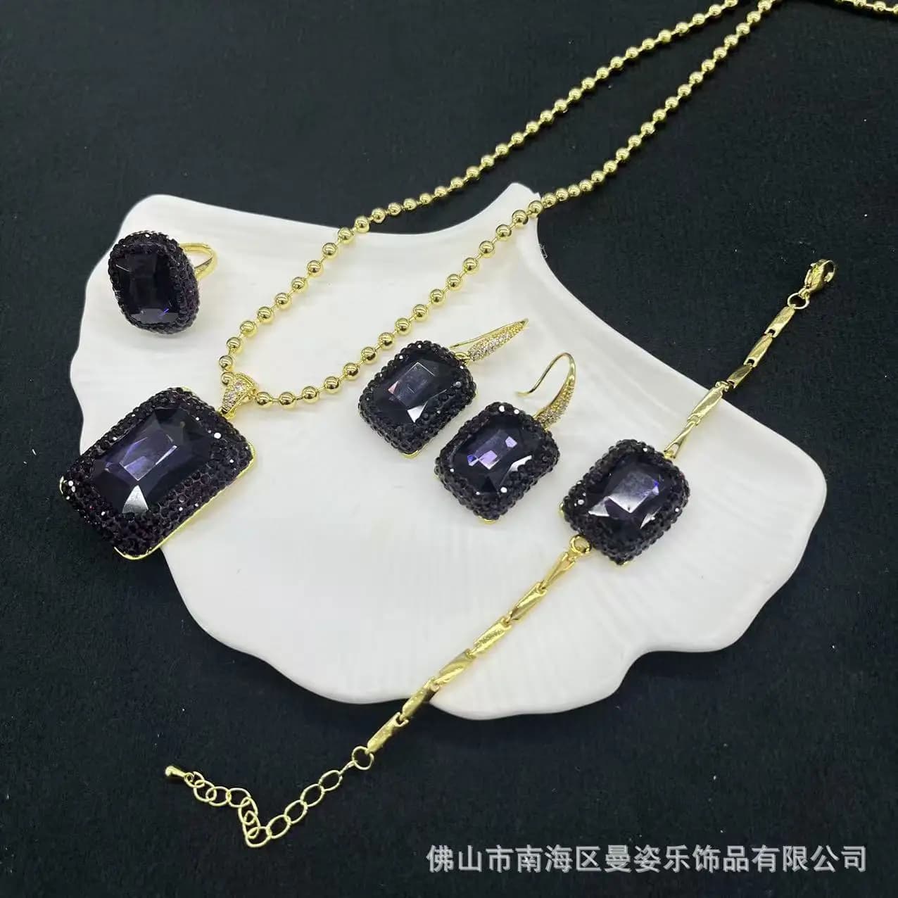 Accessoires DIY : Nouvel ensemble de quatre cristaux, bijoux de mode de niche européens, américains 