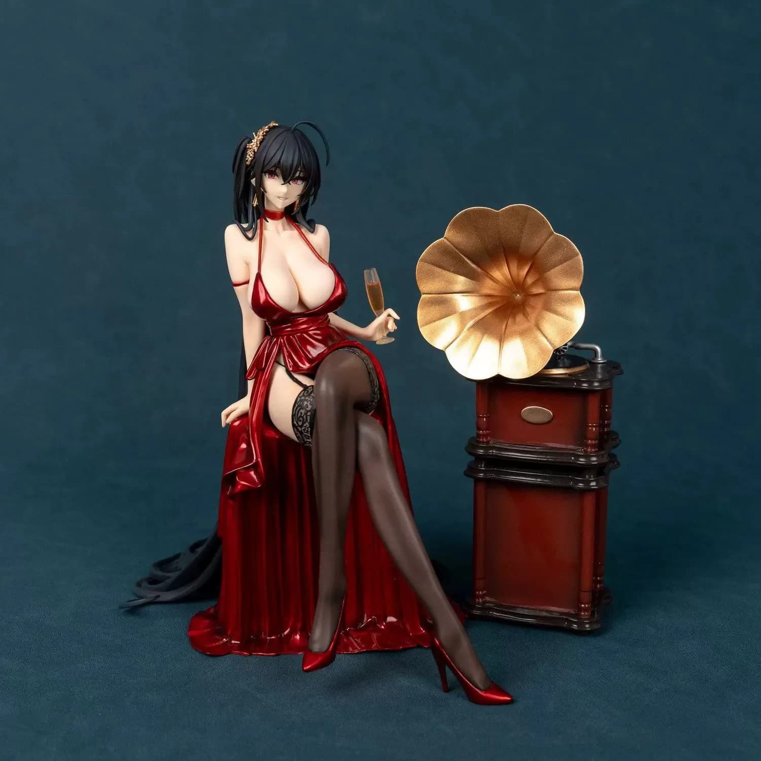 Figurine d'anime Azur Lane Taihou en robe de soirée rouge à l'échelle 1/7 avec base gramophone, stat