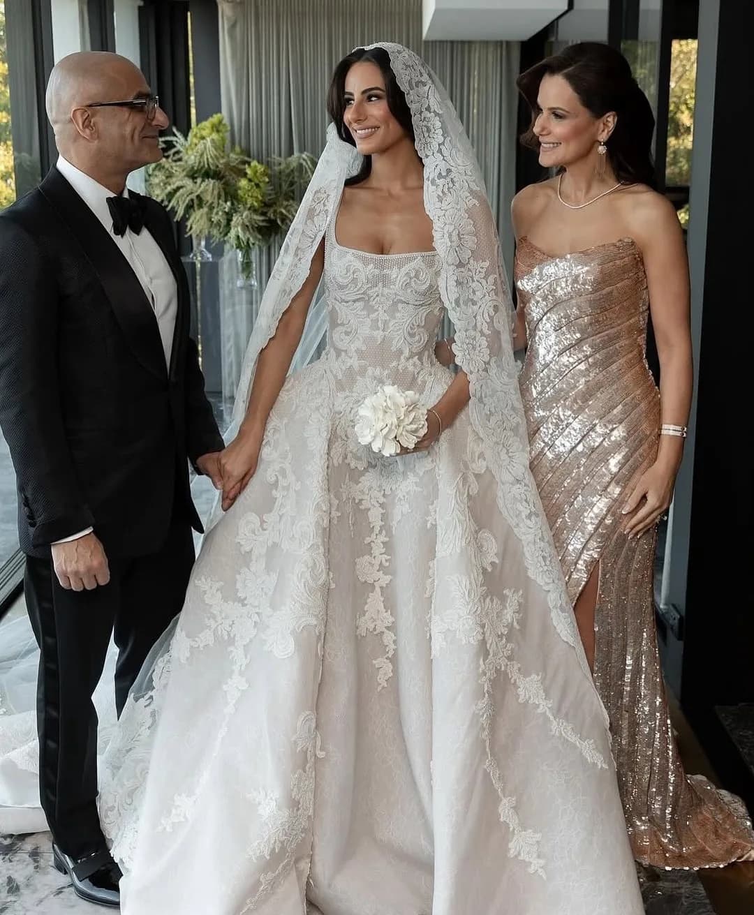 Robes De mariée De mode Appliques robes De mariée bretelles Spaghetti perles une ligne princesse sir