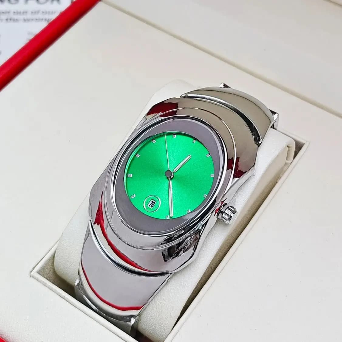 Montre Alien Y2K pour Homme, Montre à Quartz Étanche Haut de Gamme Originale, Concept Trou de Ver, T