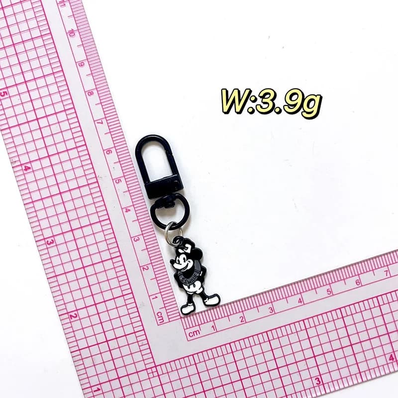 Porte-clés Disney Kawaii Mickey Mouse, pendentif en métal émaillé amusant, porte-clés pour ornement 