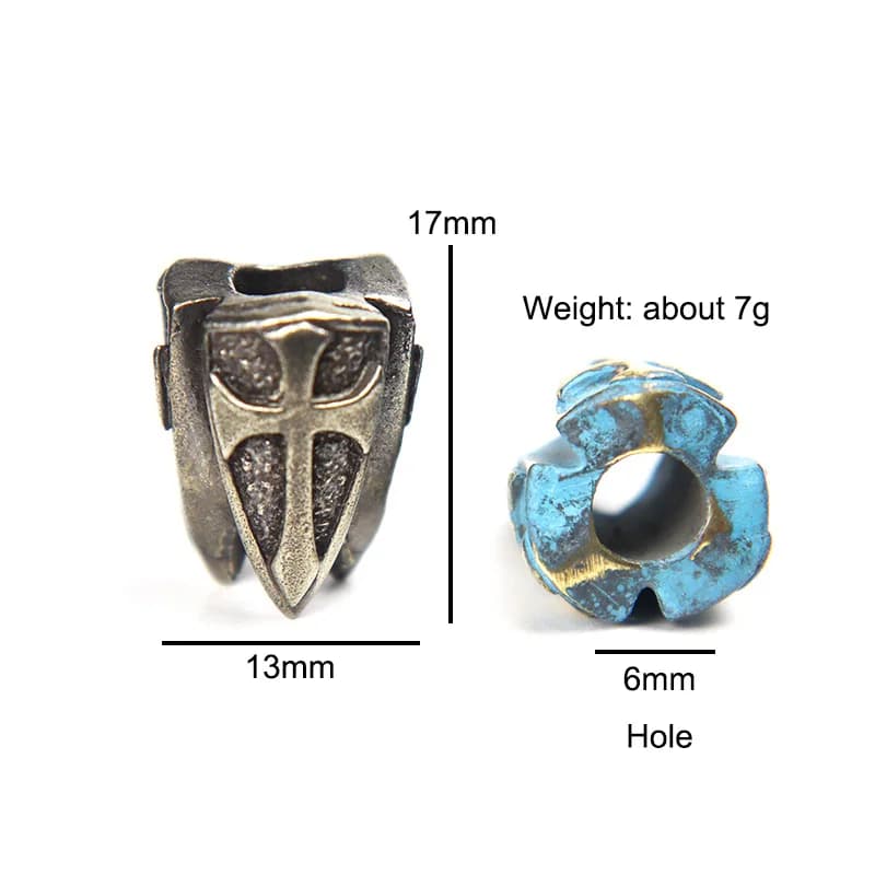 Pendentif en laiton en forme de bouclier croisé pour couteau