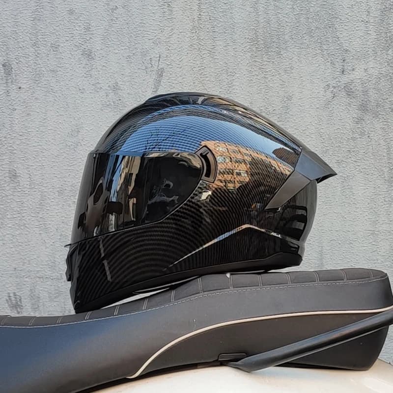 Casques de moto pour hommes et tenue de femme