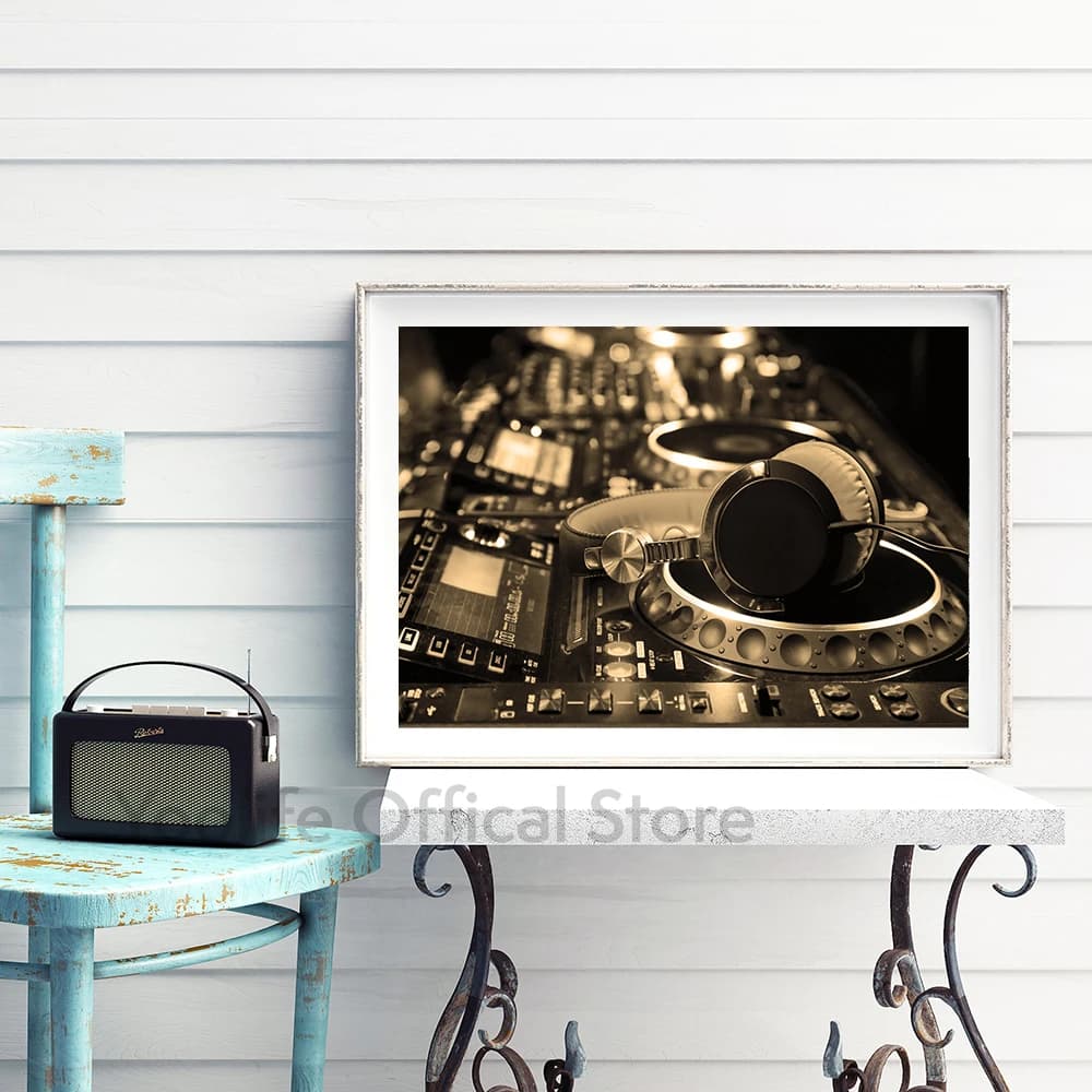 Affiche de DJ en noir et blanc
