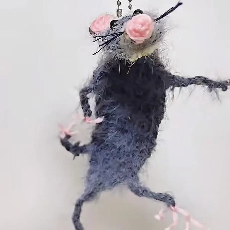 Pendentif souris tricotée à sec, style 'Ugly Cute', kit de matériaux de tricot, souris en laine tricotée à la main
