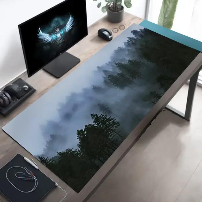 Tapis de souris forêt de montagne brumeuse paysage grand