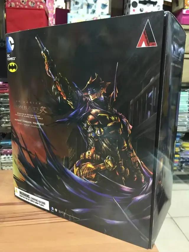 PLAY ARTS-Figurine Batman version rouge