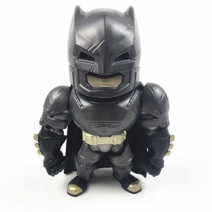 Figurine articulée Batman Armure Chevalier Noir avec têtes interchangeables