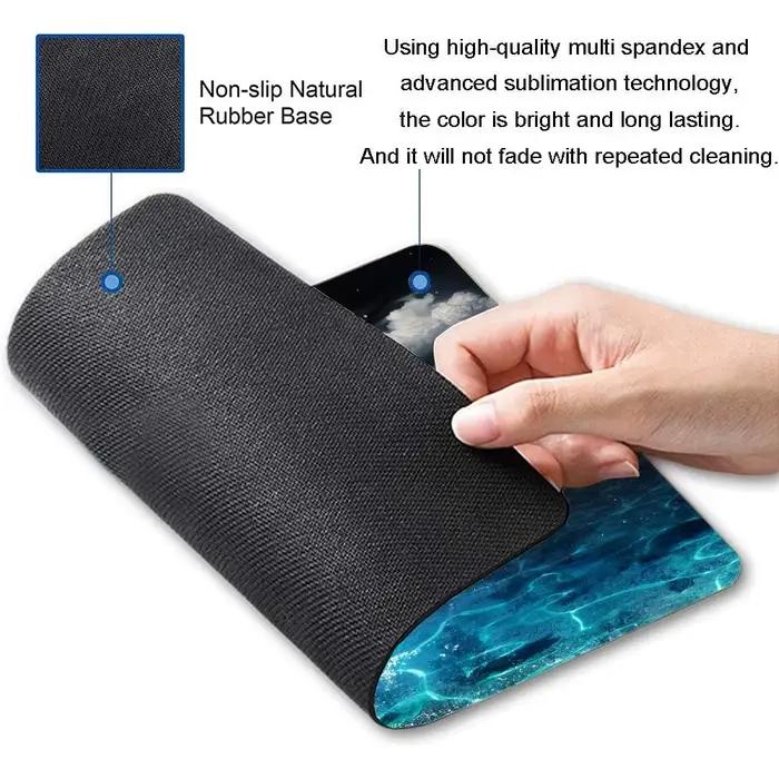 Tapis de souris carré avec motif lune illuminant l'océan bleu clair