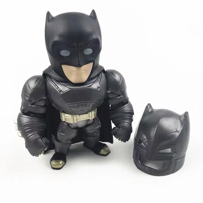 Figurine articulée Batman Armure Chevalier Noir avec têtes interchangeables