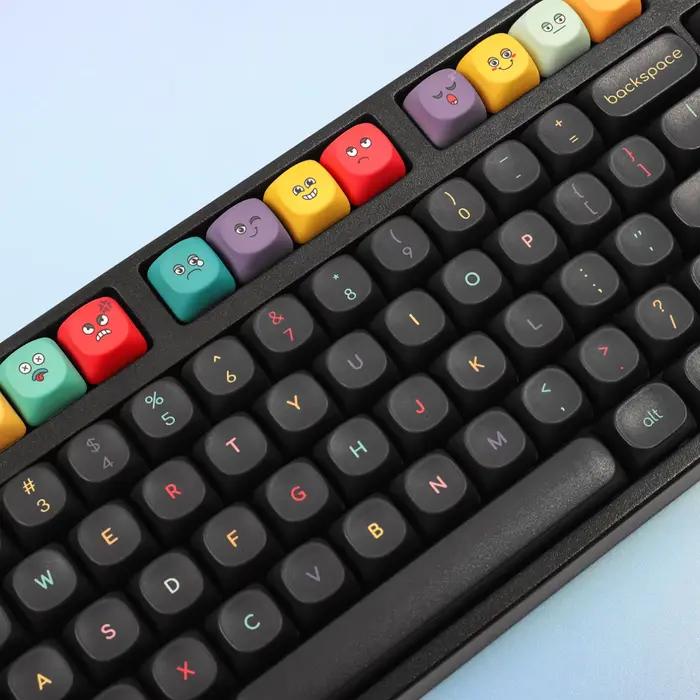 Capuchons de touches Emoji MOA colorés PBT personnalisés pour claviers mécaniques 60 84 98 108 touches dessin animé univers jeux pour ordinateur portable