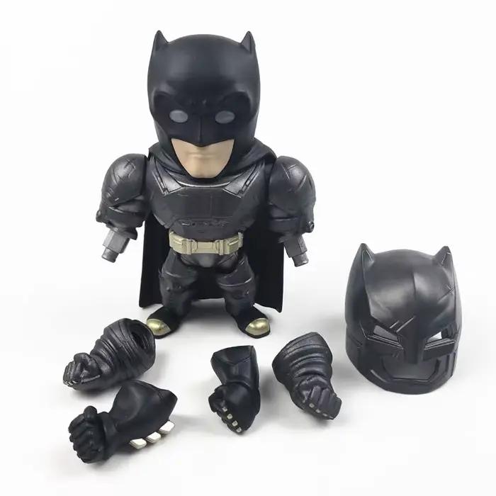 Figurine articulée Batman Armure Chevalier Noir avec têtes interchangeables