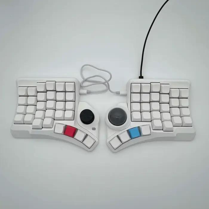 Claviers mécaniques ergonomiques incurvés