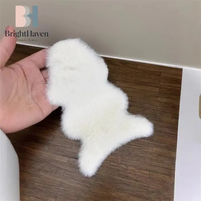 Tapis en peluche imitation peau de mouton pour maison de poupée 1/12