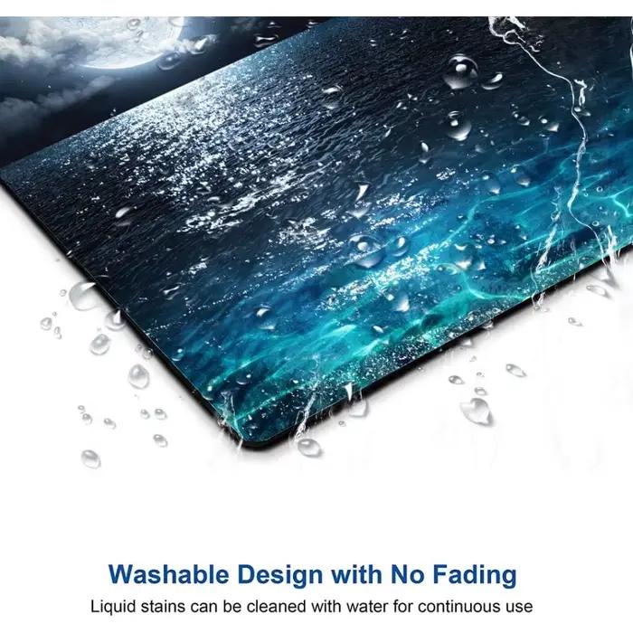 Tapis de souris carré avec motif lune illuminant l'océan bleu clair